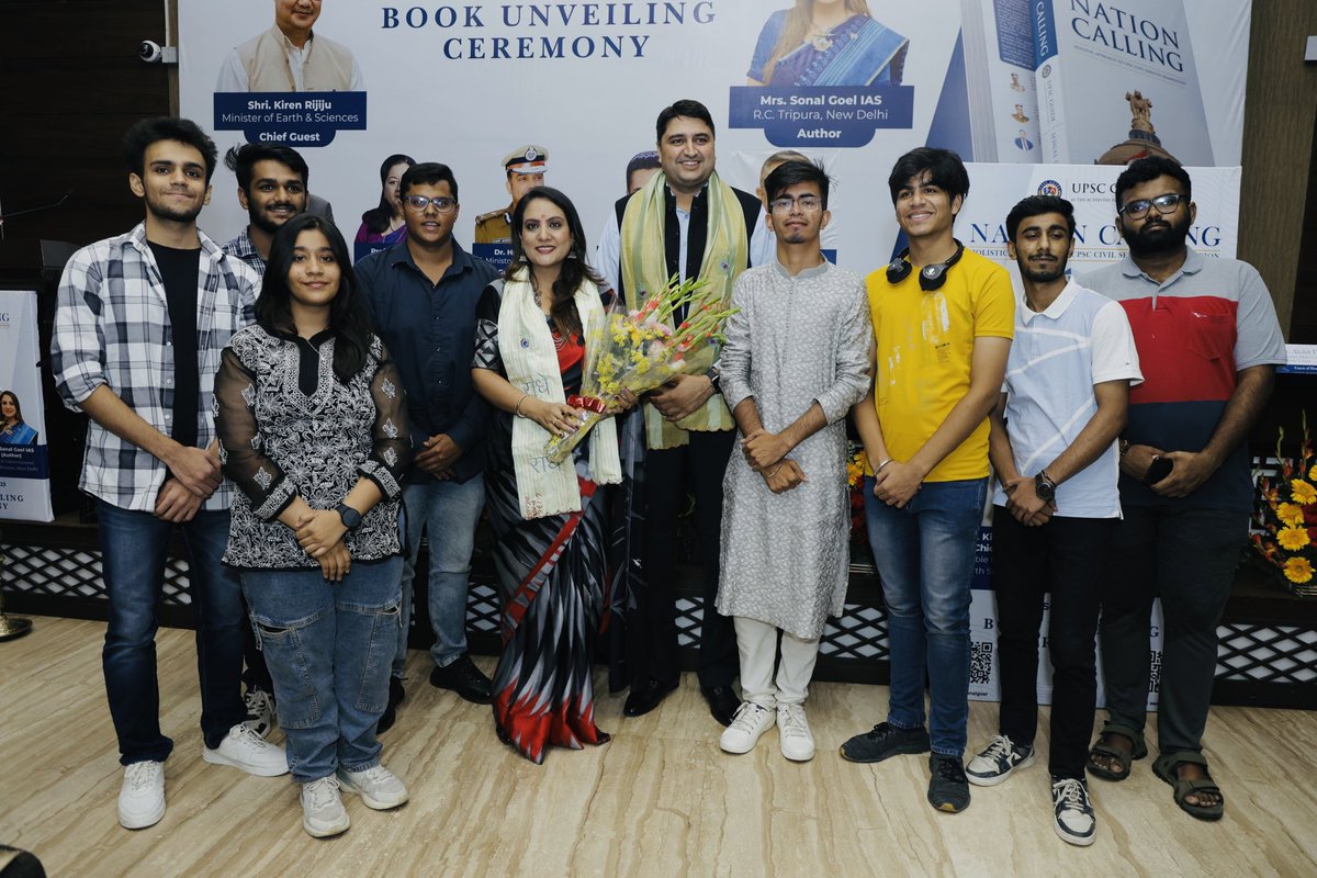sonalgoelias's tweet photo. Heartfelt Moments 💕
Had an incredibly touching delightful experience , interacting with the bright youth,
during the #BookUnveiling ceremony ✨
Your support has been the very essence that propelled me to pen down this book 📖
Let the words of the book “Nation Calling” resonate in your heart. I wish that it reminds you of the immense responsibility you’re shouldering and the incredible opportunity you have to shape the destiny of our nation.
Your preparation, driven by this calling, is an investment in the betterment of society, and your dedication will be the driving force behind transformative change.
Your love fuels my purpose, and I am truly grateful for it 🙏❤️
#BookUnveiling
#NationCalling 🇮🇳