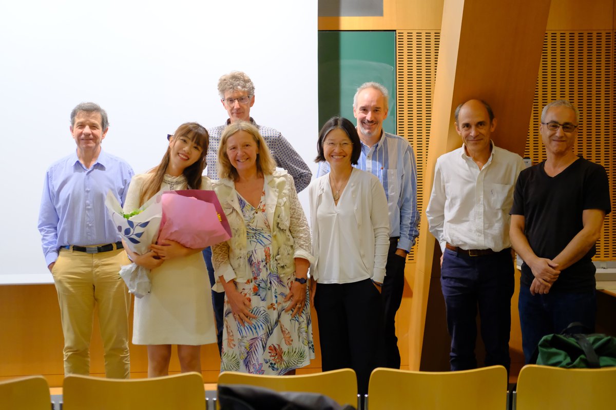 Congratulations to newly minted DOCTOR  Anna Dai from Martine's lab, whose beautiful work on the conformal mapping of plant leave growth is very thought provoking. Thanks Martine for the enjoyable thesis defense event in Paris. journals.aps.org/prl/abstract/1…