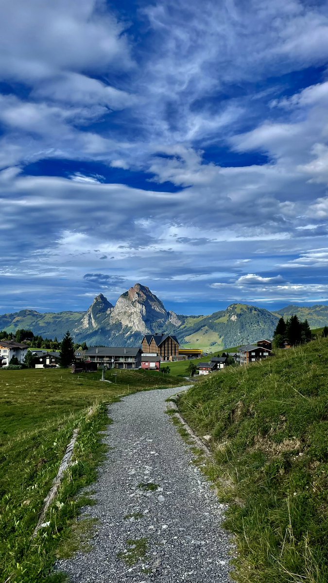 #hikingadventures #wanderlust #hiking #meindonnerstagabend #inlovewithmycountry 🇨🇭🥳🥰