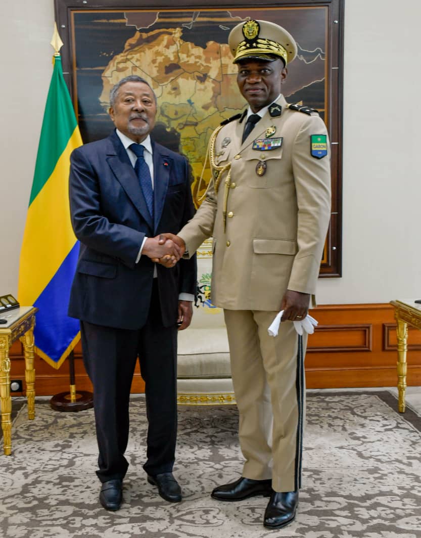 Cosa76's tweet photo. 🔴 Palais du Bord de Mer de Libreville 
Rencontre entre le Président de la Transition Brice Clotaire OLIGUI NGUEMA et Le Président Élu issu des urnes de 2016 Jean Ping 

Au #Gabon, fini les Bongo-PDG-Valentin. 
Cap maintenant vers le futur, avec la reconstruction du pays 💚💛💙 https://t.co/dRC3OhEOj4