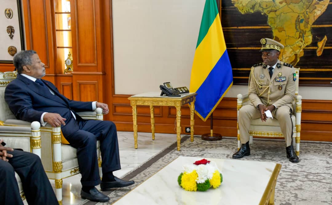 Cosa76's tweet photo. 🔴 Palais du Bord de Mer de Libreville 
Rencontre entre le Président de la Transition Brice Clotaire OLIGUI NGUEMA et Le Président Élu issu des urnes de 2016 Jean Ping 

Au #Gabon, fini les Bongo-PDG-Valentin. 
Cap maintenant vers le futur, avec la reconstruction du pays 💚💛💙 https://t.co/dRC3OhEOj4
