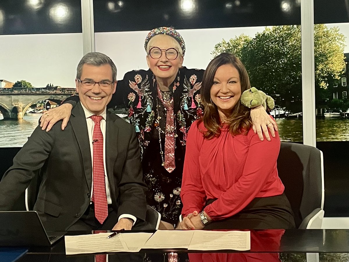 A busy @itvmeridian programme in the South. @AndrewPateITV is at the Amex where Brighton are preparing to get their European dream underway and 80's sitcom queen and panto legend - the irrepressible Su Pollard - joins us in the studio. Join @StaceyPooleITV and me at 6. Hi-de-Hi!