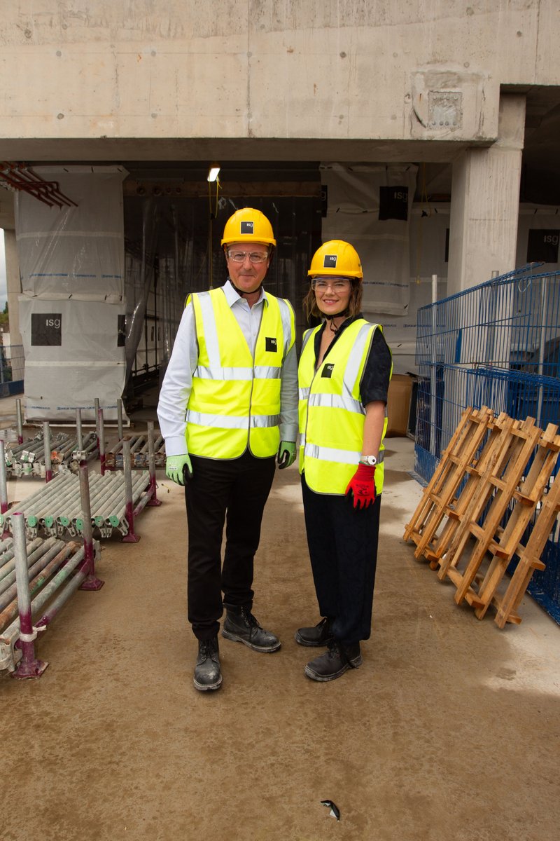 Brilliant to see @UCL’s translational #neuroscience centre under construction at #256GraysInnRoad. As PM, I promised to double funding for research as part of my challenge on dementia. This #WorldAlzheimersDay and more than 10 years on, this centre is still product of that…