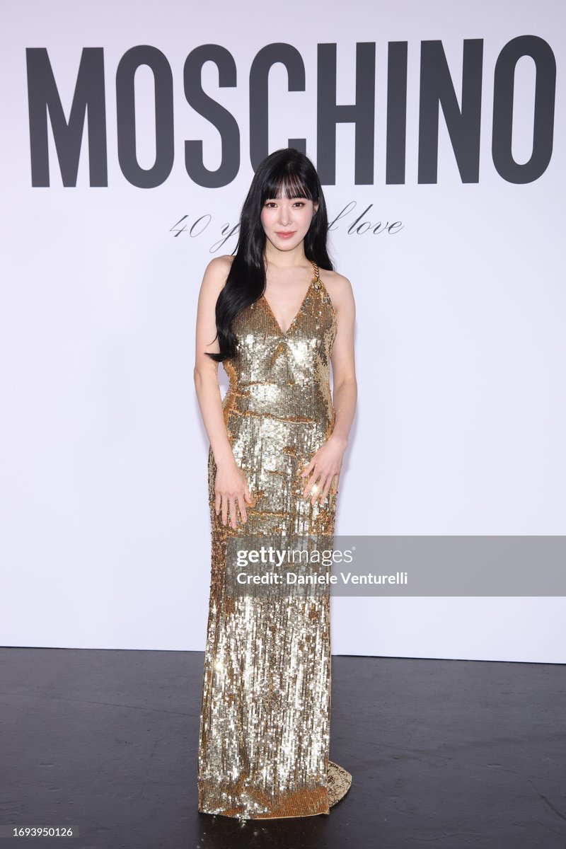 TIFFANY_stagram's tweet photo. [2023.09.22][WEBSITE] from gettyimages - Daniele Venturelli : Moschino - Front Row - Milan Fashion Week - Womenswear Spring/Summer 2024
#TiffanyYoung #티파니 #티파니영 #소녀시대 #TiffanyYoungxMoschino
#Moschino #MoschinoMuses #MoschinoSS24 https://t.co/JJeZgQcXbD