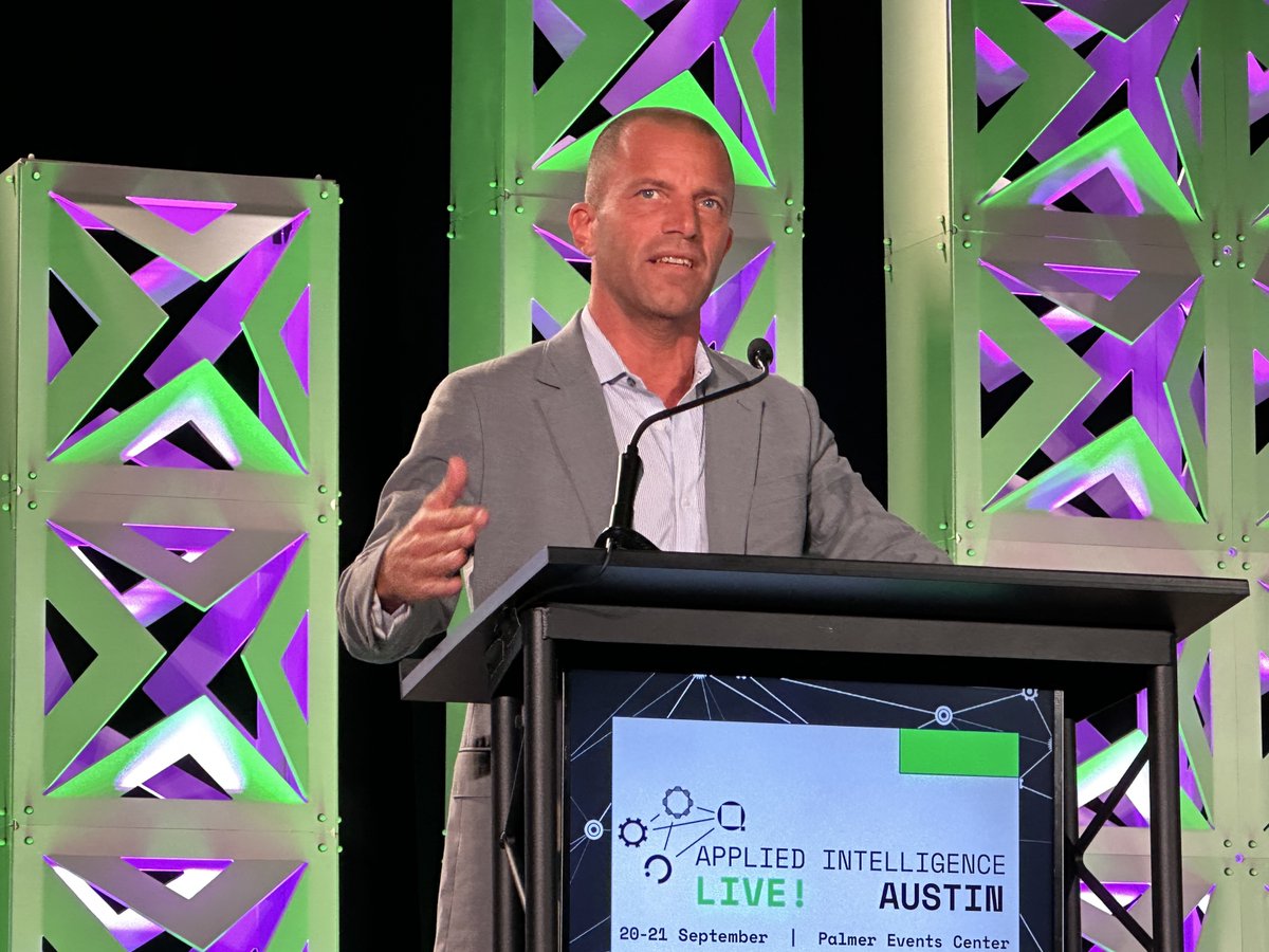 OmdiaHQ's tweet image. It’s day 2 of #AppliedLive 2023 and Josh Builta, Research Director, AI and IoT - #Omdia opens the Headliners Expo Theater with the Chair’s Opening Remarks. We hope everyone has a great day. #AI #Technology #IoT