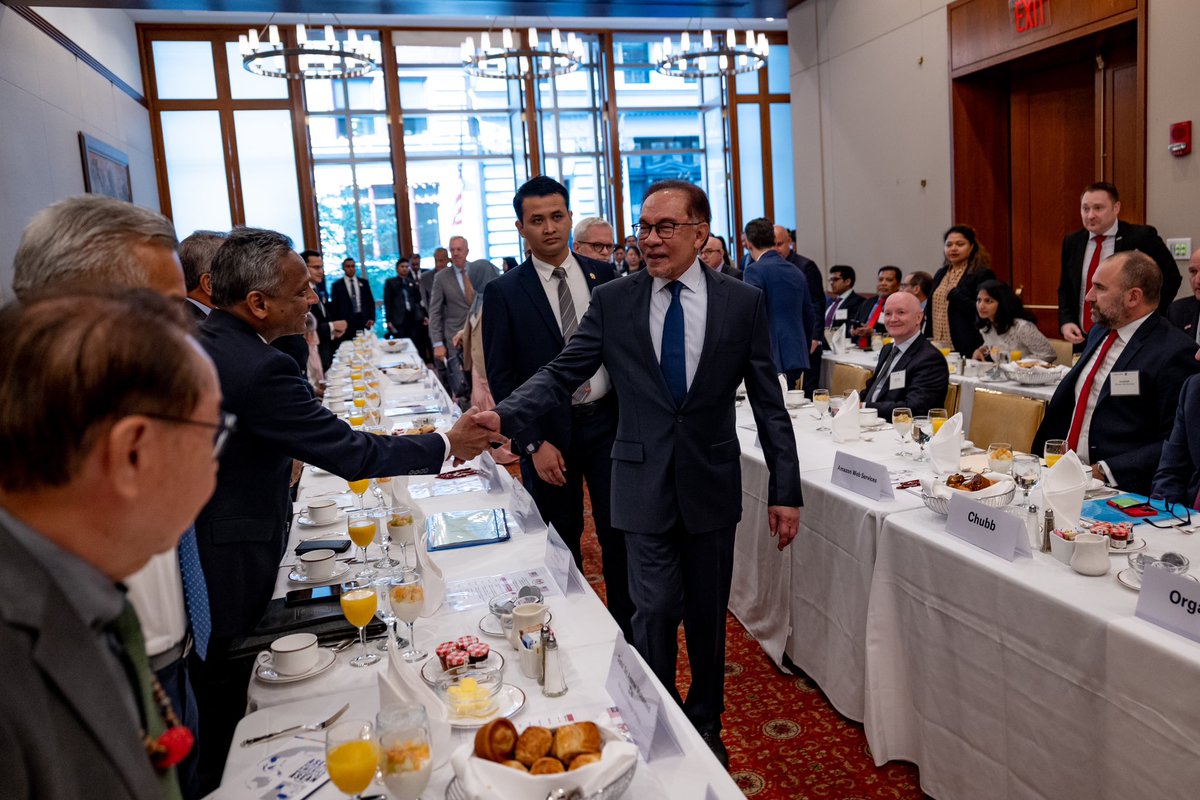 Anwar Ibrahim tweet media