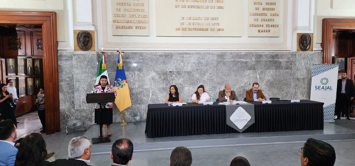 SEAJalisco's tweet photo. 📌El Gobernador de Jalisco, @EnriqueAlfaroR, encabeza la Firma de Compromisos por la #PEAJAL, para fortalecer los esfuerzos para prevenir e inhibir la corrupción 
🟢Están presentes el Comité Coordinador del #SEAJAL, autoridades de los 3 Poderes Públicos del Edo., OCAS y mpios. https://t.co/eA5yFWru20