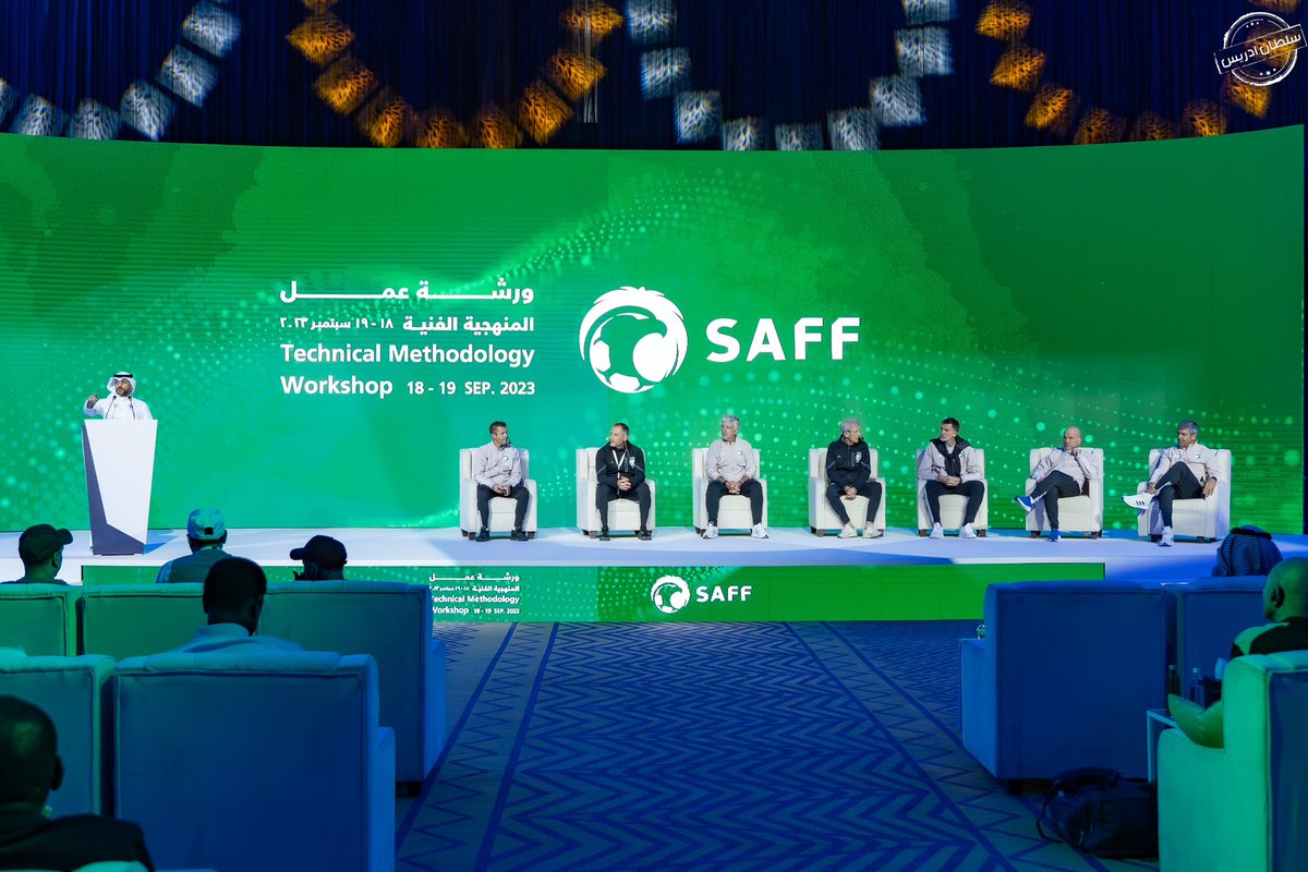سعيد بالتواجد بين اخواني مدربي الفئات السنية ضمن «ورشة عمل المنهجية الفنية» والتي نظمها الاتحاد السعودي لكرة القدم على مدار يومين كانت فرصة لقاء جميلة بين المختصين لتبادل الآراء والمعارف.