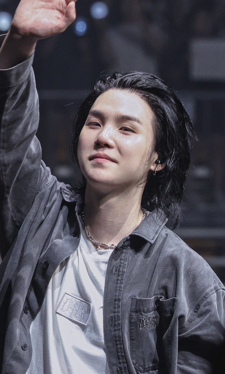 suga_gloss93's tweet photo. We will meet again with a better future and of course with a much cooler version of me. So stay healthy and happy, my SUGA!💜

#To2025_WithSUGA
#UntilSpringComesBack
YOONGI IS WORTH THE WAIT
THE KING WILL RETURN
#우리_인사하자_bye아닌hello https://t.co/g9HdT1z58q