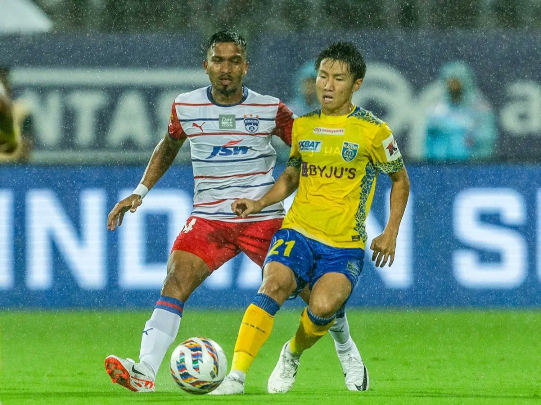 Sportsbuzinfo's tweet photo. FULL TIME SCORE: KBFC 2 - 1 BFC! Kerala Blasters start their campaign with a thrilling win!
#KeralaBlasters #KBFC #KBFCvBFC #ISL10 #ISL #YellowArmy https://t.co/NbCThyVJgR