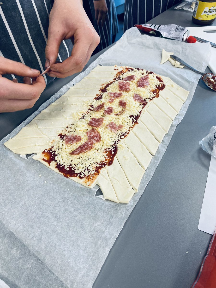 DDhealthyschool's tweet photo. Great lesson with my GCSE Food and Nutrition class. They made sweet or savoury pastry plaits today. Fantastic effort by all and they looked amazing 🤩 @pencoedtre_food https://t.co/s1Rb3FMRoH