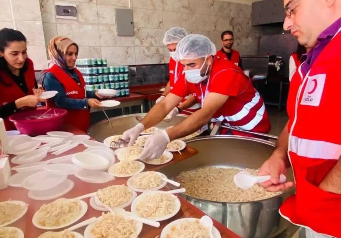 5.000 kişi kapasiteli Aşevimiz, Şube Hizmet Merkezimiz ve Gönüllü Merkezimiz açıldı!
Hayırseverlerin destekleriyle birlikte daha fazla ihtiyaç sahibine ulaşacak olmanın mutluluğunu yaşıyoruz.
