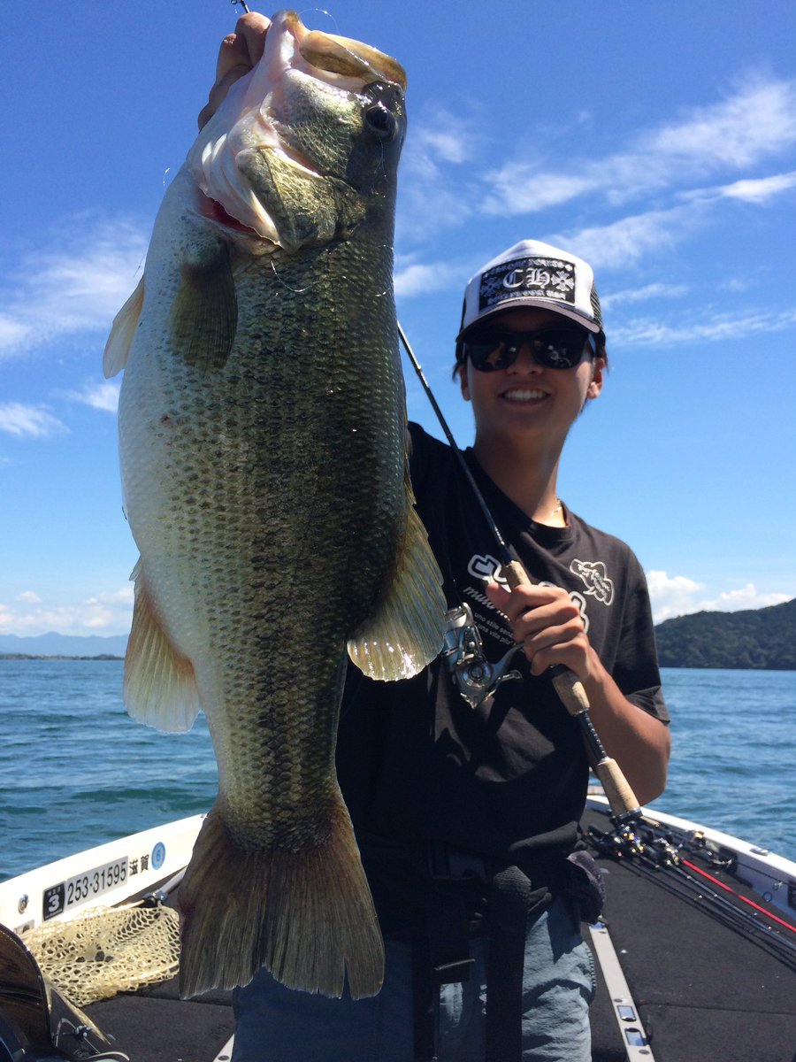 MauYuhi's tweet photo. 初めてのマイクロDS！
このやり方を覚えれば！
夏の琵琶湖・秋の琵琶湖が最高にたのしぃ\(//∇//)\
ヤバいのが来る🎣

9月・10月ガイド空き日あります。

マダムまり https://t.co/u5hDZLMx8x
