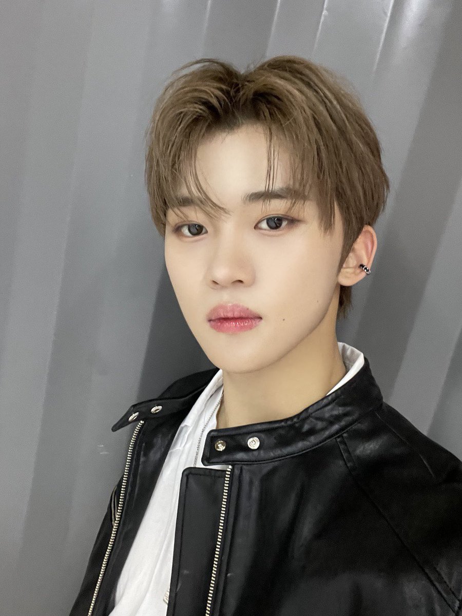 [#도현] 
오늘이 데뷔 100일이에요! 짧지 않은 시간 동안 저희와 함께해 주셔서 정말 감사합니다 앞으로 만들어 나갈 시간들이 너무 설레이기만 해요! 소중한 시간들 선물해줘서 너무 고마워요 앞으로 좋은 모습 보여드릴 수 있게 열심히 할 테니 함께해 주세요! 감사합니다!

#루네이트 #LUN8 #100일