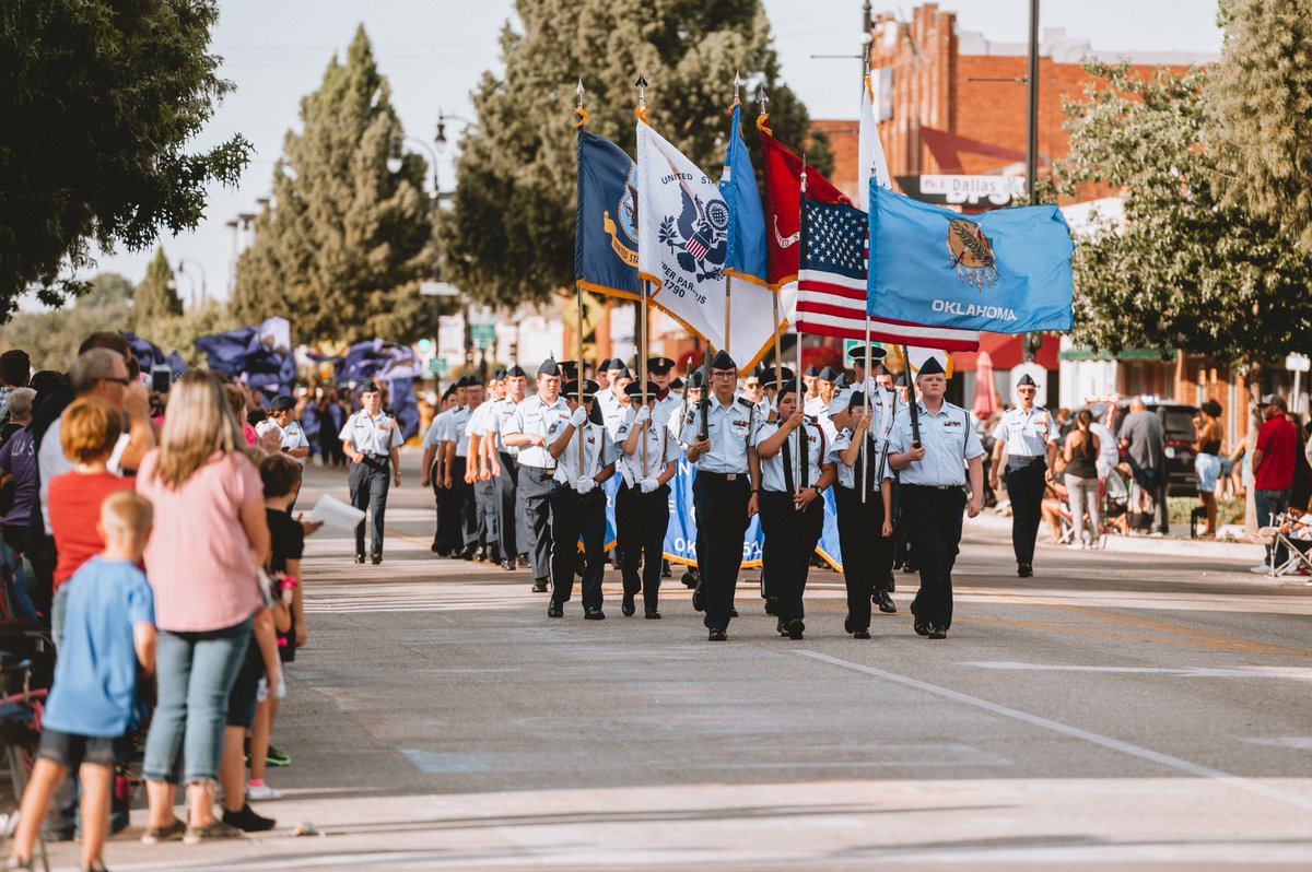 BASchools's tweet photo. What a beautiful fall day for one of our favorite traditions - the BA Homecoming Parade! Join us tonight at 5 p.m. in the Rose District!
MORE: https://t.co/vvNhynx70Z #ThisIsHomeBA #brokenarrow https://t.co/l6nrLE08m2