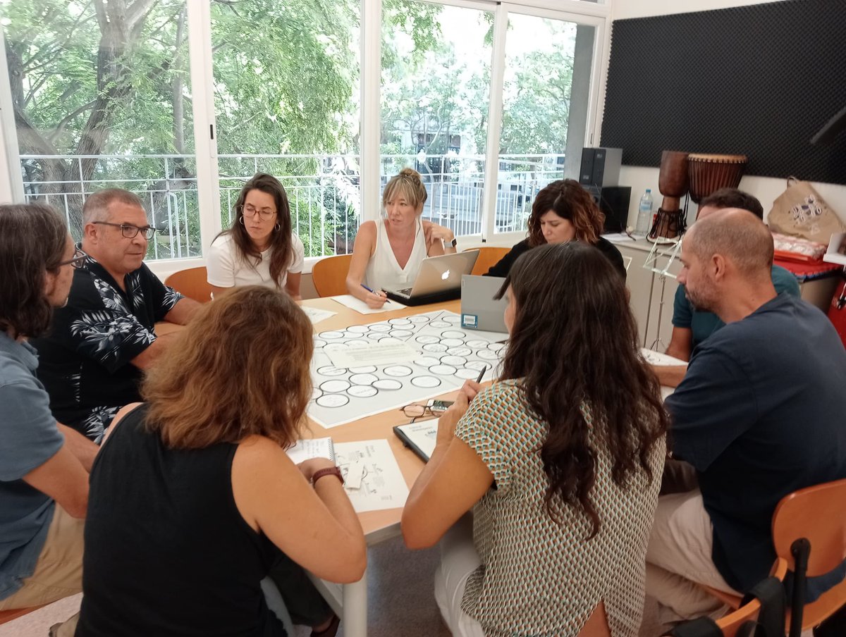 Xarxes i Serveis educatius (@seixarxes) on Twitter photo ➡️Trobada amb coordinadores i referents de les principals xarxes educatives de Catalunya 🕸️Xarxa de xarxes 🕸️i presentació de ⚙️l’Eina d’autoavalució dinàmica de Xarxes digitalitzada💻
Gràcies per la col·laboració a <a href="/CarmeSanjuan/">Carme Sanjuan</a> <a href="/LourLloren/">Lourdes Llorens</a> <a href="/cesirecat/">CESIRE</a> ➡️Trobada amb coordinadores i referents de les principals xarxes educatives de Catalunya 🕸️Xarxa de xarxes 🕸️i presentació de ⚙️l’Eina d’autoavalució dinàmica de Xarxes digitalitzada💻
Gràcies per la col·laboració a <a href="/CarmeSanjuan/">Carme Sanjuan</a> <a href="/LourLloren/">Lourdes Llorens</a> <a href="/cesirecat/">CESIRE</a>
