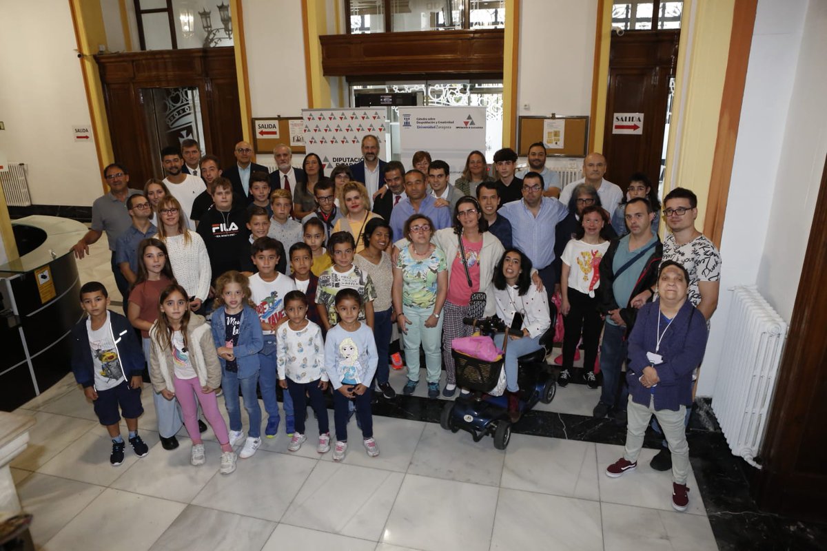 🎖️🏡❤️ La <a href="/CatDespoblacion/">Cátedra DPZ sobre Despoblación y Creatividad</a> de la <a href="/DPZaragoza/">Diputación de Zaragoza</a> y la <a href="/unizar/">Universidad Zaragoza</a> ha entregado los premios de la quinta edición del concurso de relatos y vídeos “Qué bello es vivir…en mi pueblo”

🗒️📹 El objetivo es dar visibilidad a la vida en el medio rural 

¡Felicidades!

ℹ️ dpz.es/noticias/la-ca…