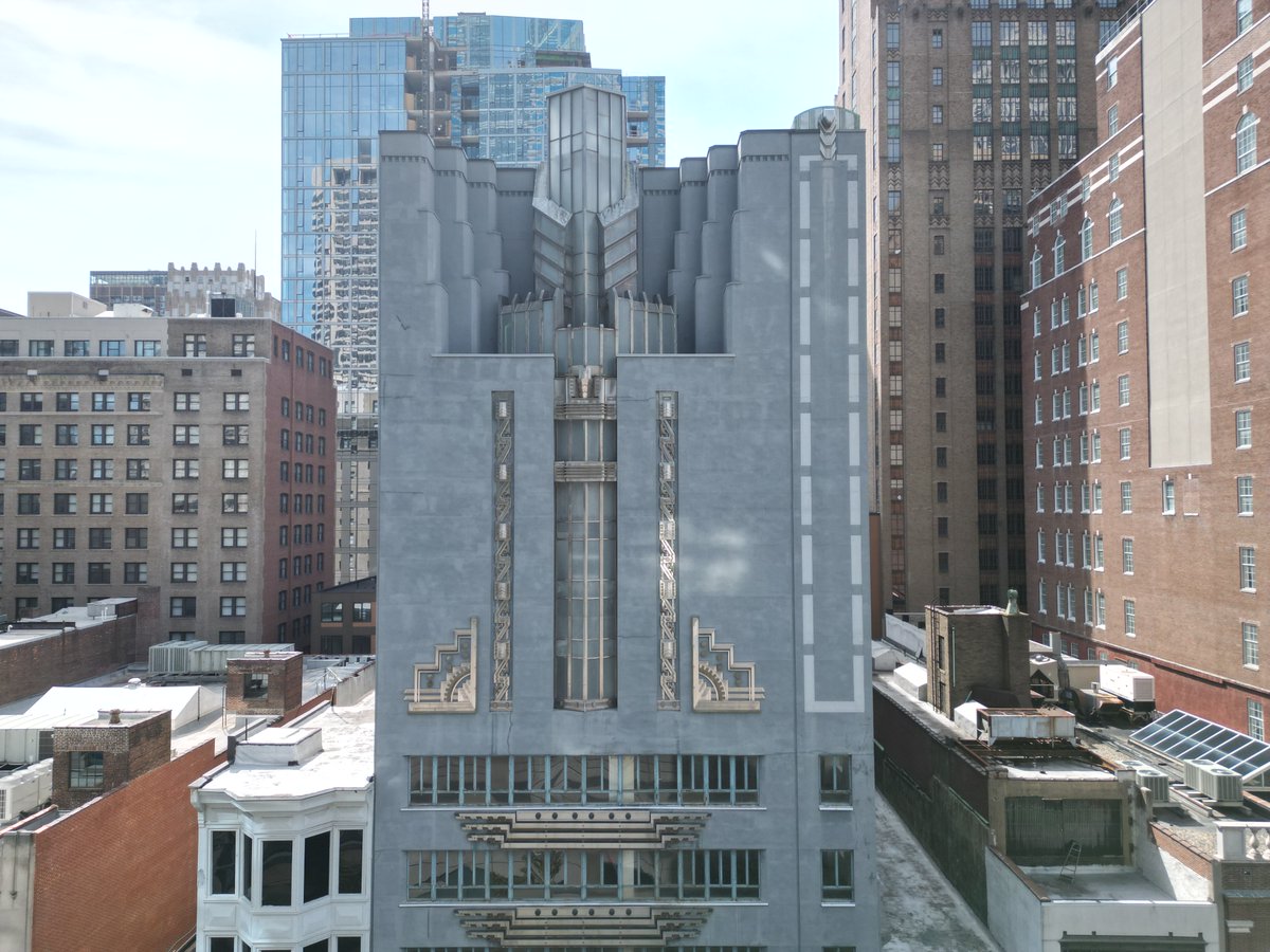 RisingRealEst's tweet photo. A zoning permit was issued for a 67-unit residential conversion of the WCAU Building at 1618 Chestnut Street. The WCAU Building was built in 1928 for the WCAU radio station. Its upper floors were most recently occupied by the Art Institute of Philadelphia, which vacated in 2018 https://t.co/yWdRtRTHqW