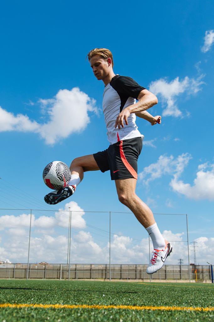 Timeless Touch 🤌🏻whether repping club or county @DeJongFrenkie21 in the @nikefootball Tiempo 10 is a combo that is Mad Ready with match changing finesse. 📸11teamsports