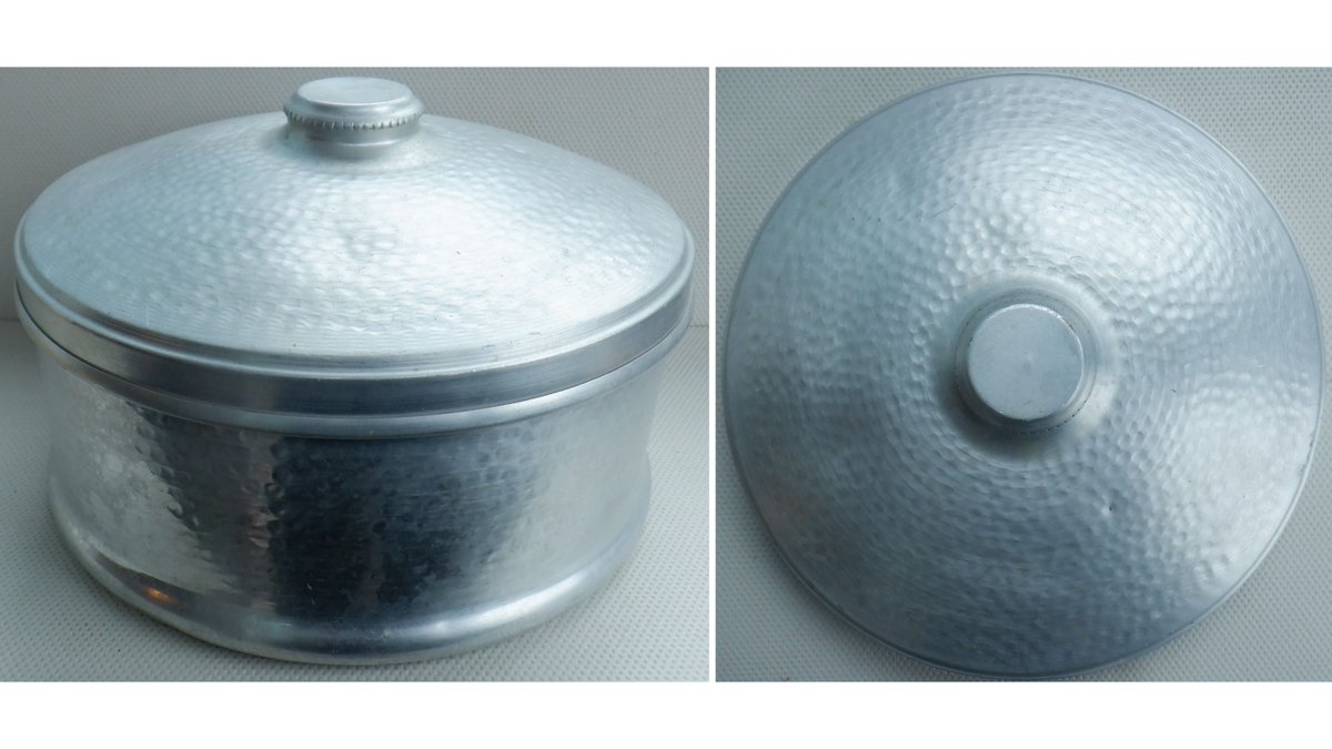 EverRotating's tweet photo. A vintage aluminium lidded cake tin. Made in Great Britain by Solarette. 🎂
🛒 https://t.co/8kITDd1CfK
#Vintage #CakeOClock #CakeTin #MadeInGreatBritain #Solarette #1950s #GBBO #eBay https://t.co/lw0LrKHsT6