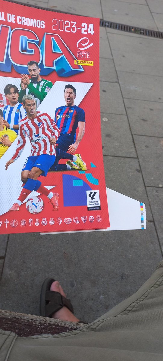 vercevas's tweet photo. Hemos comprado el álbum a los niños y vemos una vez pegado los cromos que es defectuoso, que podemos hacer? https://t.co/lHOTy8kAUS