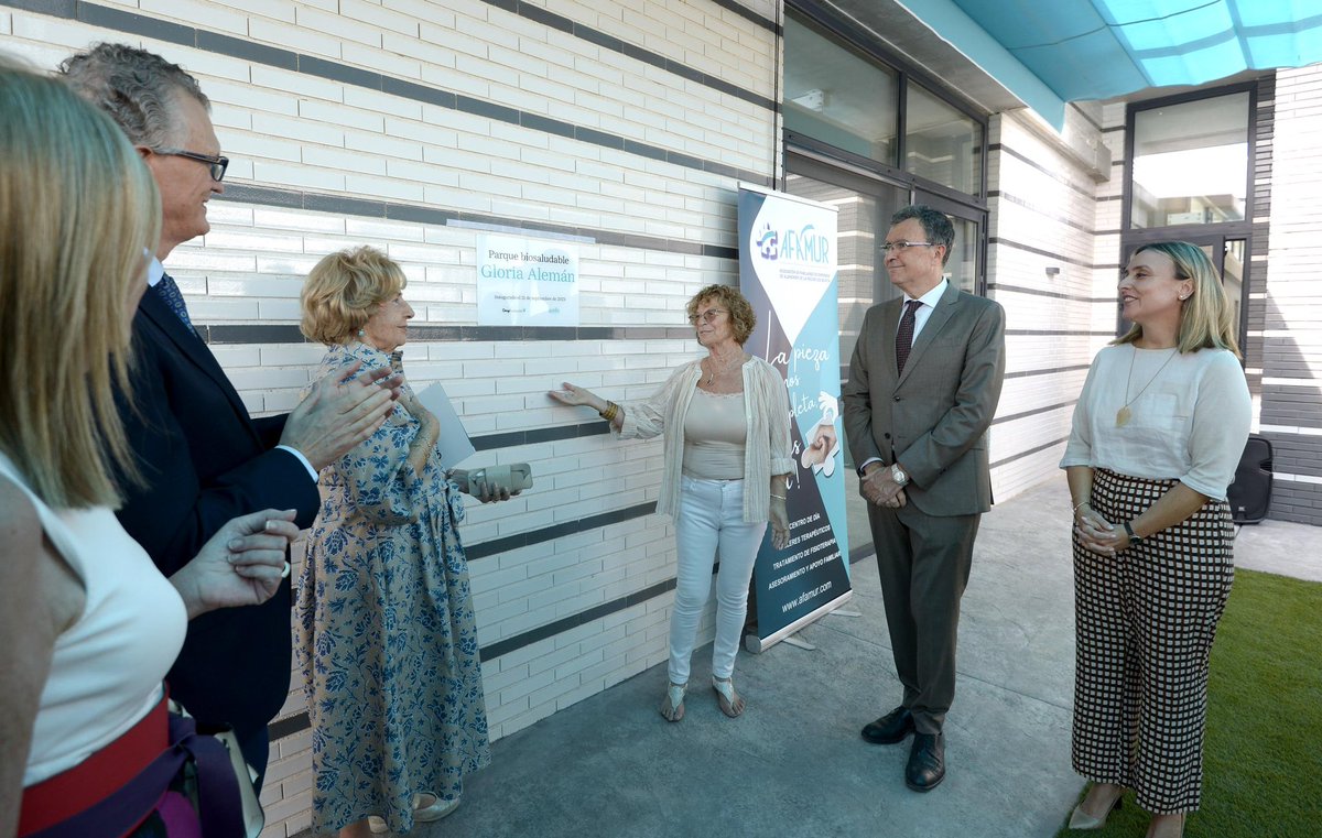 Ballesta_Murcia's tweet image. Hoy es el #DíaMundialdelAlzhéimer

@AFAMUR inaugura el parque biosaludable ‘Gloria Alemán’ en su Centro de Día de El Puntal

Espacio fruto del trabajo de la presidenta de la asociación y la solidaridad de la @FundacionGmp, cuya presidenta da nombre a estas nuevas instalaciones