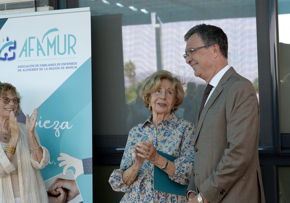 Ballesta_Murcia's tweet image. Hoy es el #DíaMundialdelAlzhéimer

@AFAMUR inaugura el parque biosaludable ‘Gloria Alemán’ en su Centro de Día de El Puntal

Espacio fruto del trabajo de la presidenta de la asociación y la solidaridad de la @FundacionGmp, cuya presidenta da nombre a estas nuevas instalaciones
