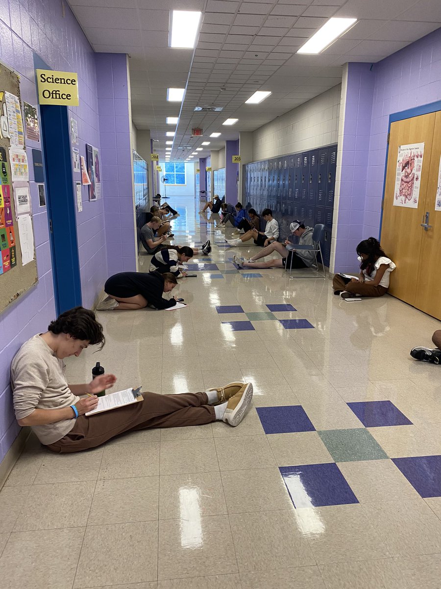 mssafermhs's tweet photo. We’re baaacck!! #APStat students coming to Flex today to take a revisit for the chapter 1 test #startingstrong #allaboutlearning #thegradeswillfollow https://t.co/wWp9t7qvnL