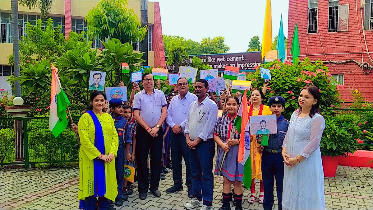 kvgomtinagar's tweet photo. INTERNATIONAL PEACE DAY (21.09.2023) WAS CELEBRATED WITH FULL ENTHUSIASM . ON THIS OCCASSION RAILLY, HUMAN CHAIN, DRAWING COMPETITION &amp; EXHIBITION WAS ORGANISED. 
#InternationalPeaceDay2023 
@KVS_HQ 
@EduMinOfIndia 
@DeputyKvs 
@KGomtinagar  
@avaish2k3 https://t.co/AHTnpWoBy3