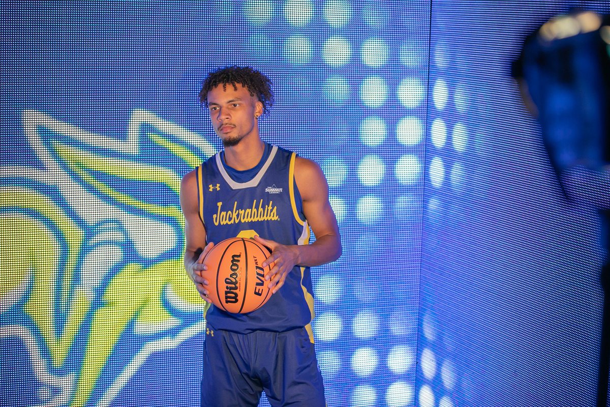 GoJacksMBB's tweet image. Up to something 🔋

#GoJacks 🐰