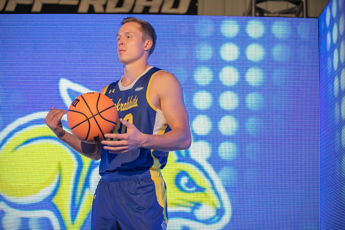 GoJacksMBB's tweet image. Up to something 🔋

#GoJacks 🐰