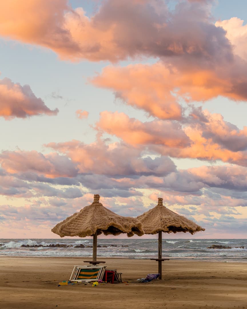 YourAbruzzo's tweet photo. La stagione dei bagni di mare e di sole volge al termine e un po' di malinconia invade il cuore.
Il lungomare di Montesilvano, serafico e romantico, è il luogo ideale per salutare l'estate e dare il benvenuto all'autunno e ai suoi splendidi colori🍂🍁
📸Salvatore Costa
#Abruzzo https://t.co/R4HtTBaRbT
