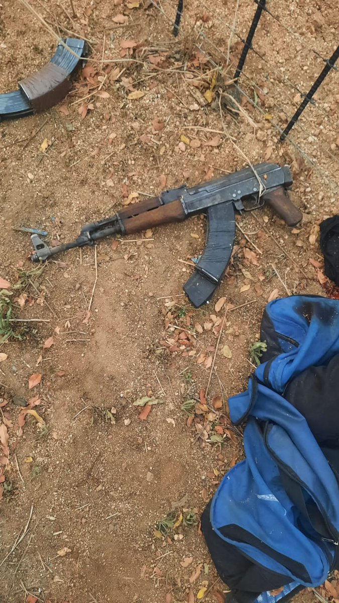 Veetra__'s tweet photo. Three suspected CIT Robbers  arrested and four killed during a shootout in Hoedspruit yesterday.

The Hawks’ Serious Organised Crime Investigation members have arrested three suspects aged between 28 and 52 who allegedly ambushed and robbed G4S armoured vehicle near Hoedspruit on 20 September 2023.

It is alleged that on the date (20 September 2023) at about 16:00 the G4S armoured vehicle together with its escort vehicle were driving near Hoedspruit towards Tzaneen when they were suddenly ambushed by the suspected armed robbers who were driving in three vehicles (white Toyota Fortuner, white Ford Focus and white Toyota Hilux).

The suspected robbers allegedly started shooting at the escort vehicle until it came to a standstill and they disarmed the guards (driver and crew) of their official rifles and pistols. Unfortunately, the two guards were shot at and sustained injuries that resulted in the death of the driver.

It is further alleged that the armed robbers pursued the armoured vehicle while shooting at it until it stopped. The driver of the armoured vehicle and his crew were allegedly ordered to disembark the vehicle, disarmed of two firearms and chased into the nearby bushes.

The suspects allegedly used the explosives to blast the armoured vehicle and made off with an undisclosed amount of money. The Hoedspruit Farmwatch was activated and spotted the suspects’ vehicles driving towards Hoedspruit.

In an attempt to stop the suspects’ vehicles, they put the obstacles on the road that forced their vehicles to stop.

It is further reported that the suspects started shooting at members of Hoedspruit Farmwatch who in self-defence returned fire. During the shootout, four suspects were killed and one (28) was injured and arrested on the spot. 

The other suspects ran into the nearby bushes and vanished. In the early hours of Thursday, 21 September 2023, suspects who fled were traced with the assistance of the Hoedspruit Farmwatch dogs and chopper until they were caught in a taxi that was travelling to Acornhoek and arrested. 

The two injured suspects were found in possession of suspected stolen money.

The Hawks’ Serious Organised Crime Investigation members were summoned to the scene. While processing the scene, an undisclosed amount of cash, one assault rifle and other firearms were seized.

The three (30) injured suspects are under police guard in hospital and they will make their first court appearance soon. 

The Hawks are still searching for the outstanding suspects.  Anyone with information that can lead to the arrest of the suspects can contact Colonel Motle on 079 886 6618 or contact the nearest police station.
