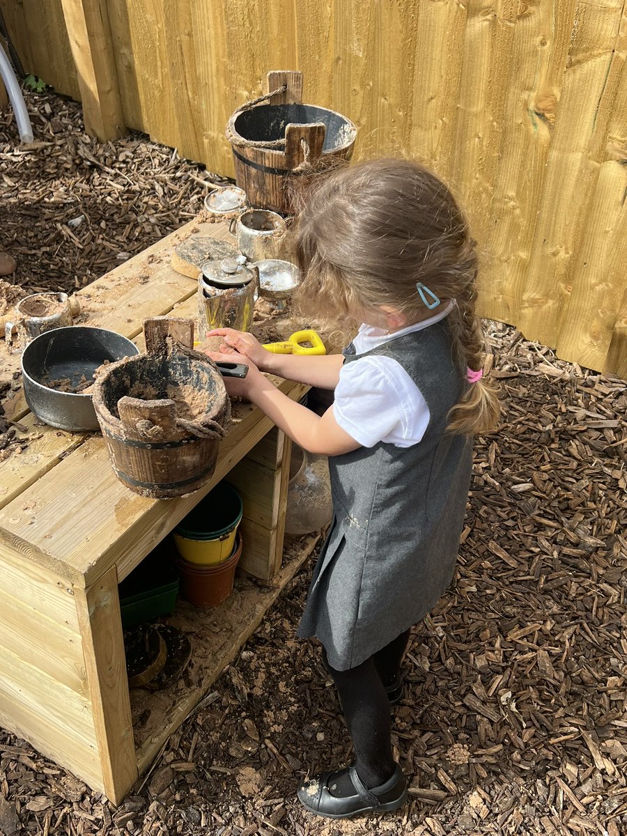 A brilliant Hub SLT today visiting the newly moved <a href="/StMichaelsLAP/">St Michael's C of E Academy</a> So many exciting Hub plans this year! @MrGrimley_LAPSW <a href="/Julie_Edwards22/">Julie Edwards</a>