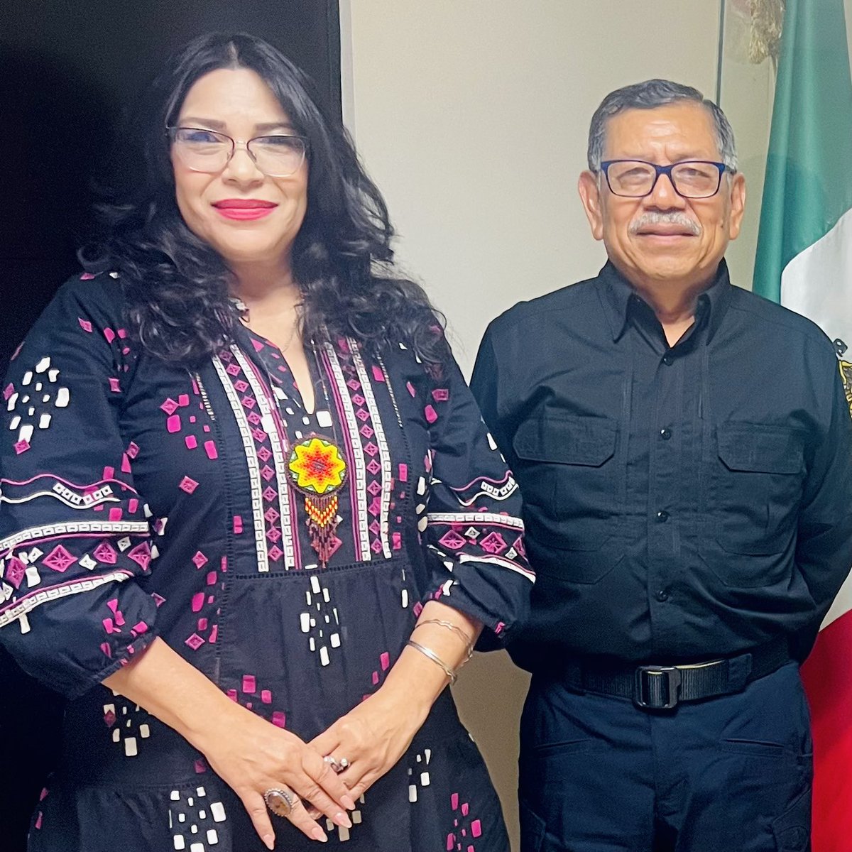 VeronicaBatiz's tweet photo. La Construcción de Paz, fue uno de los temas que tratamos con el General Mérida, Secretario de Seguridad en Sinaloa.. también estuve presente en el Simposio sobre Pablo Freire y su aportación a la educación, evento con  ISEJA donde hubo excelentes ponencias!!👍
#LaVeroMorena https://t.co/Y8WMYEonAx