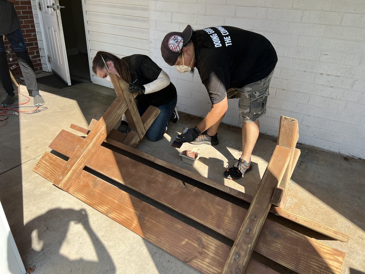 VolvoGroupNA's tweet photo. VGNA partnered with @VolunteerTriad in the 2023 Corporate Caring Challenge by updating the outside of @TheServantCtr. Volunteers assembled a new outdoor bench, replaced an American flag and landscaped the yard, amongst other tasks to improve the outside of the facility. https://t.co/qnGrib1Vu0