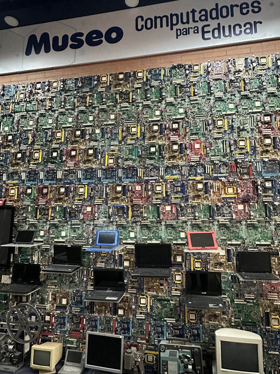 Bendito septiembre! Iniciando un nuevo reto profesional para impulsar la innovación educativa con la ayuda de tecnologías digitales. Gracias <a href="/MauricioLizcano/">Mauricio Lizcano</a> feliz de continuar contribuyendo a mi Pais desde el sector TIC