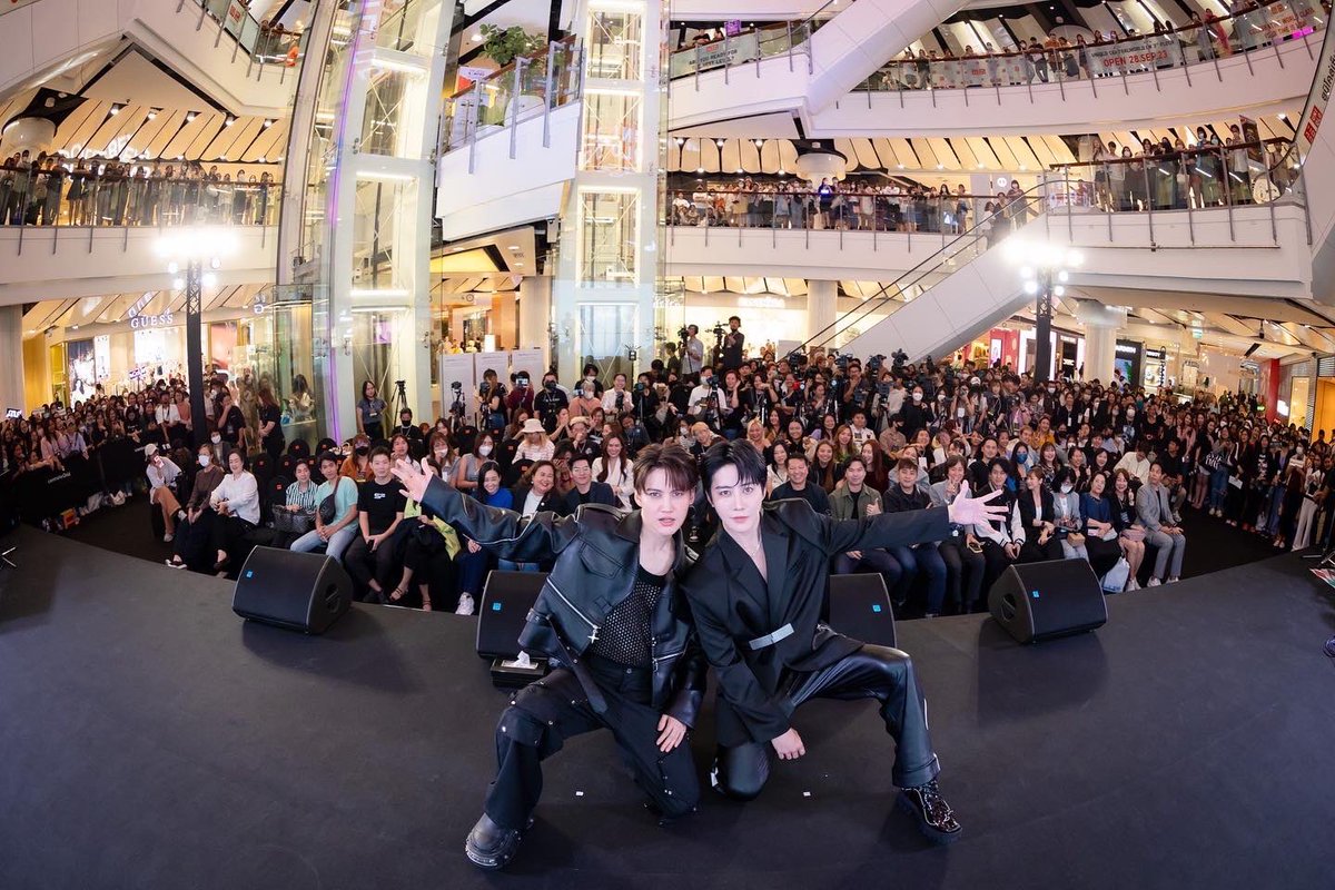 M1KEANGELO's tweet photo. รอเลยเต็มที่แน่นอน BOUNCE🏀 #GolfMikeFirstReunion #GOLFMIKEBounceToTheFutureConcert
#BounceToTheFuture
#ตำนานผมรากไทร #กอล์ฟไมค์ https://t.co/wc9lQ6PNGB