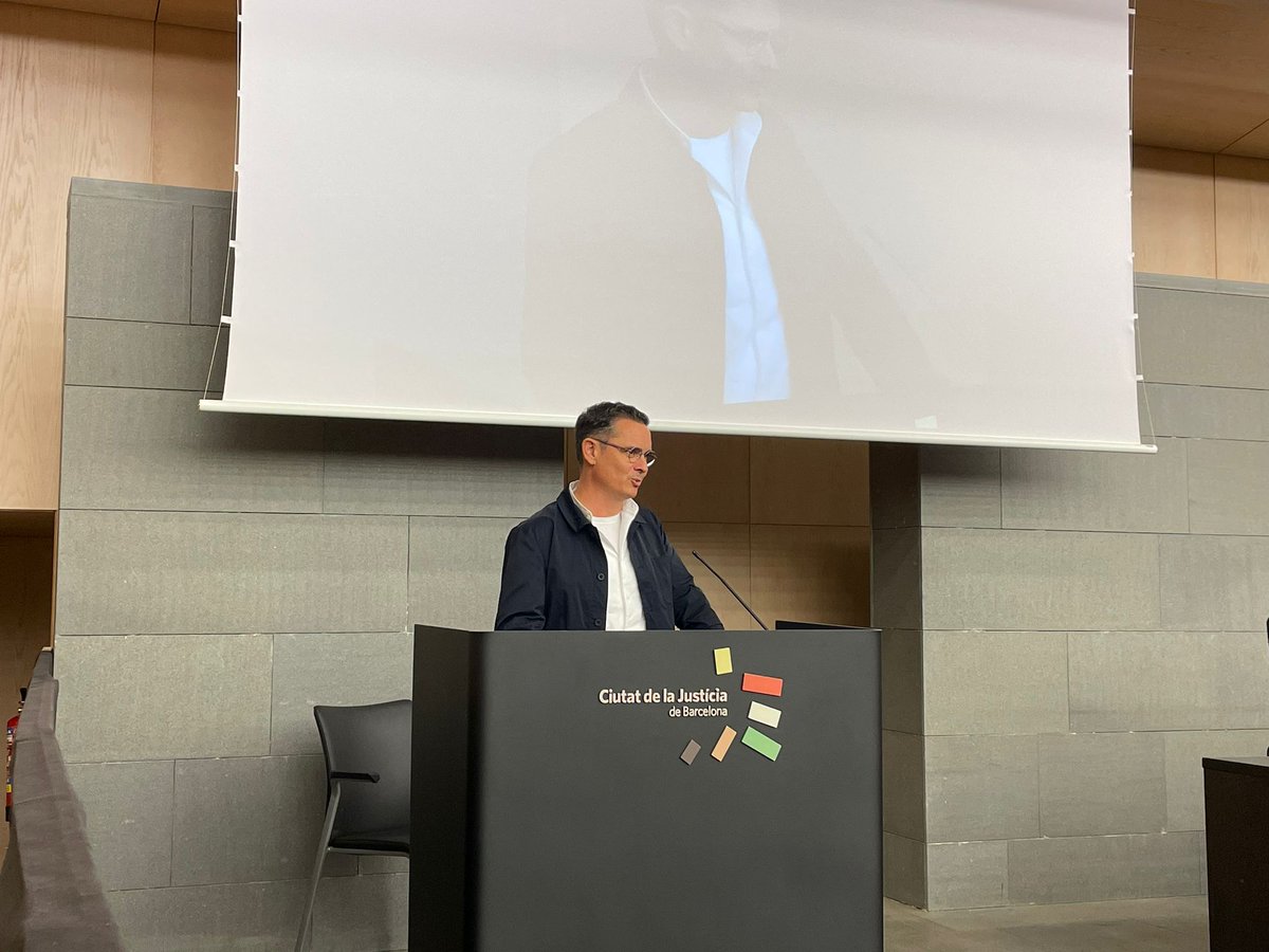 <a href="/acaldero2/">Amand Calderó</a> <a href="/mossos/">Mossos</a> Nicolàs Barnes és l’impulsor del projecte de Realitat Virtual Immersiva, que tracta l’empatia en els agressors sexuals, guanyador del premi <a href="/EuroPrisOrg/">EuroPris</a> 2023.

🗣 "Tots els guardonats compartim una missió. Contribuir a un sistema més just, equitatiu, compassiu, eficaç i humà".