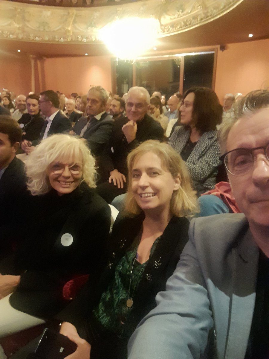 En direct du théâtre du Puy-en-Velay aux Trophées de la CCI pour récompenser les entreprises de Haute Loire qui innovent. <a href="/PeyrardK/">PEYRARD Karine</a> <a href="/philippelecle43/">Philippe LECLERC</a> <a href="/patrick_vassal/">Patrick VASSAL</a>