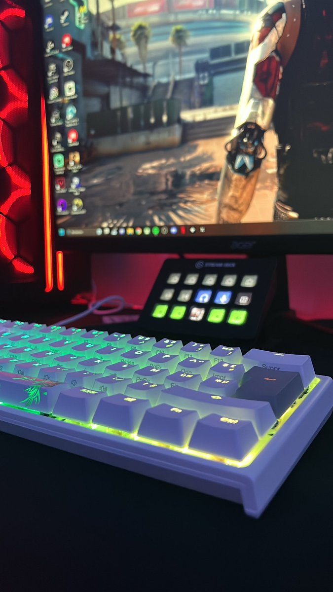 H1derz's tweet photo. ✨Ducky One 2 Mini RGB✨
Il est incroyable 🥹
Merci pour le carambar offert dans le colis @MaxEsportGG 💛
🏁 #setup #duckykeyboard #duckyone2mini #cyberpunk #cyberpunk2077 #wallpaper #pcgaming https://t.co/V8WKWoogzk