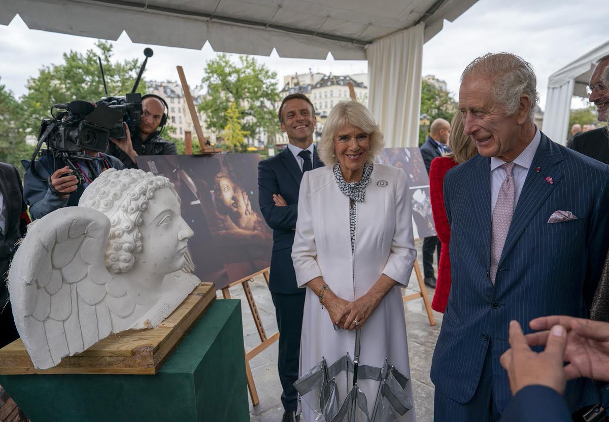 📍 Notre Dame

The King and Queen have met the courageous firefighters and craftspeople, who saved and continue to restore the Cathedral, following its devastating fire in April 2019. #RoyalVisitFrance