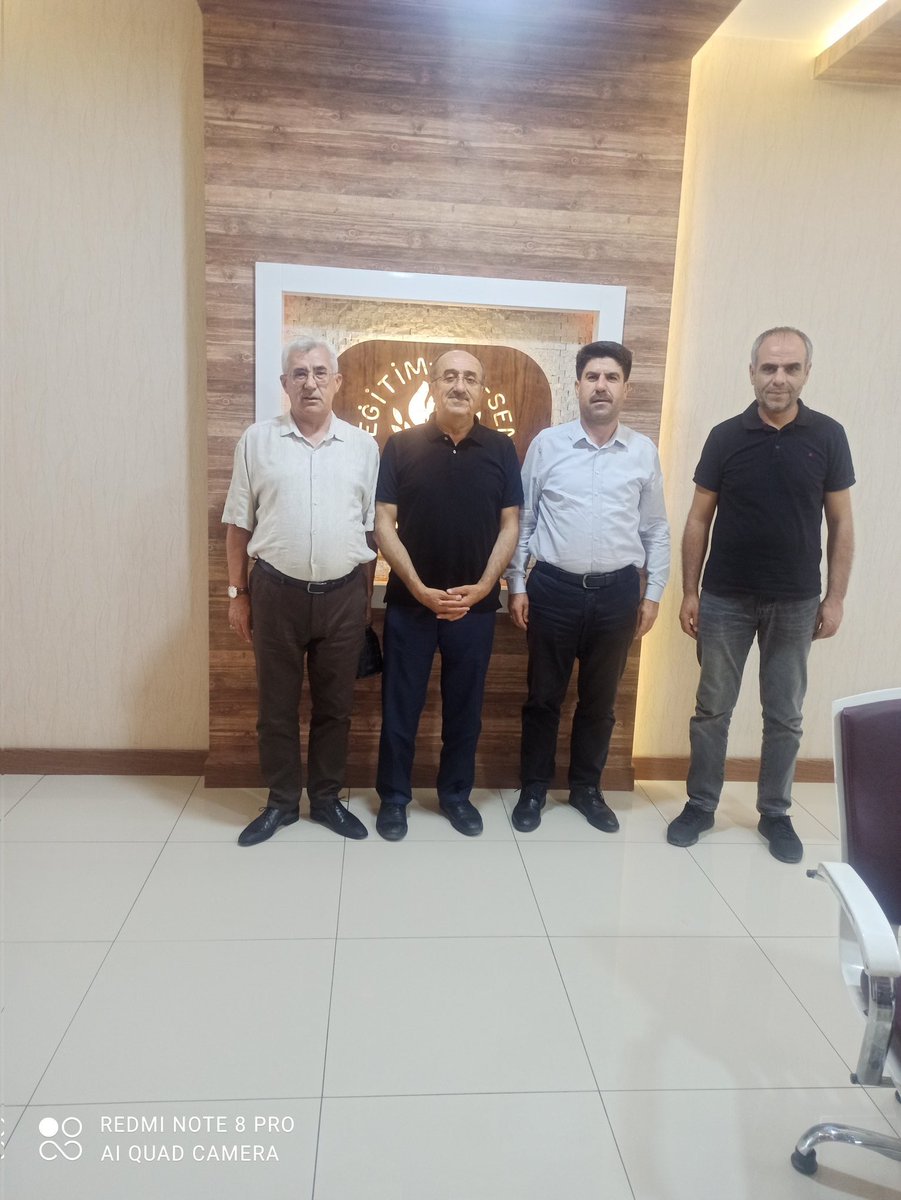 ibrahimcoskun63's tweet photo. Egitim-Bir-Sen Elazığ kurucu ve ilk şube başkanlarından Tahir Cevher
ve önceki dönemlerde Şanlıurfa Şube başkanlarımızdan @suphicicek2 bizleri ziyaret etti.Hasbihal ederek sendikacılığın dününü ve bu gününü konuştuk.Nazik ziyaretlerinden dolayı teşekkür ediyorum.@_aliyalcin_ https://t.co/mfYFXptKJS