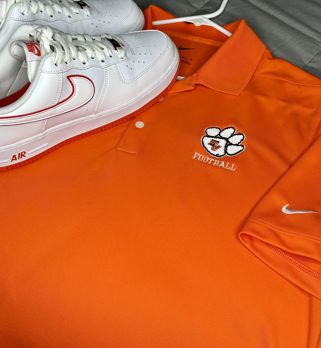 CoachMason910's tweet photo. 6.5 hours until @SouthViewFB Kickoff!!!
7:30 PM @DByrd_Football
#BounceBackWeek #DayEarlyButWeReady https://t.co/mGgVGxY36b