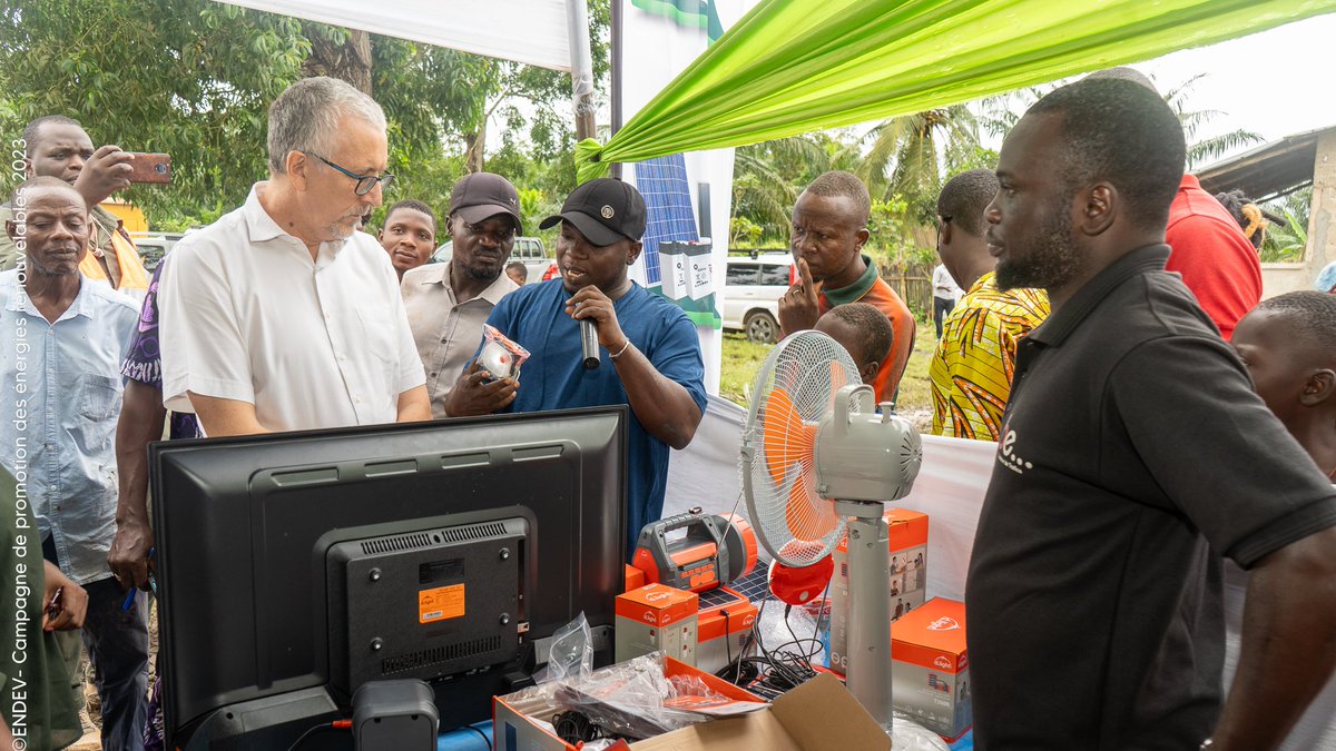 UEauBenin's tweet photo. Lancement de la campagne de promotion des #énergies #renouvelables en zone rurale au #Bénin. #EnDev et l’#ABERME sensibilisent les #populations à l'utilisation des produits #solaires et des foyers améliorés dans plusieurs départements du pays.
#energieverte
#GlobalGateway https://t.co/6iUgg6kODR