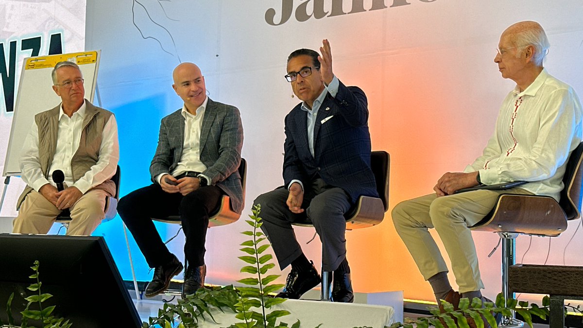 Cualquiera que se dedique al negocio financiero debería aprenderse de memoria que:

En el negocio financiero, continuamente pasan cosas que no habían pasado nunca, por lo tanto, intentar predecir el comportamiento del mercado utilizando los datos históricos solo nos meterá en