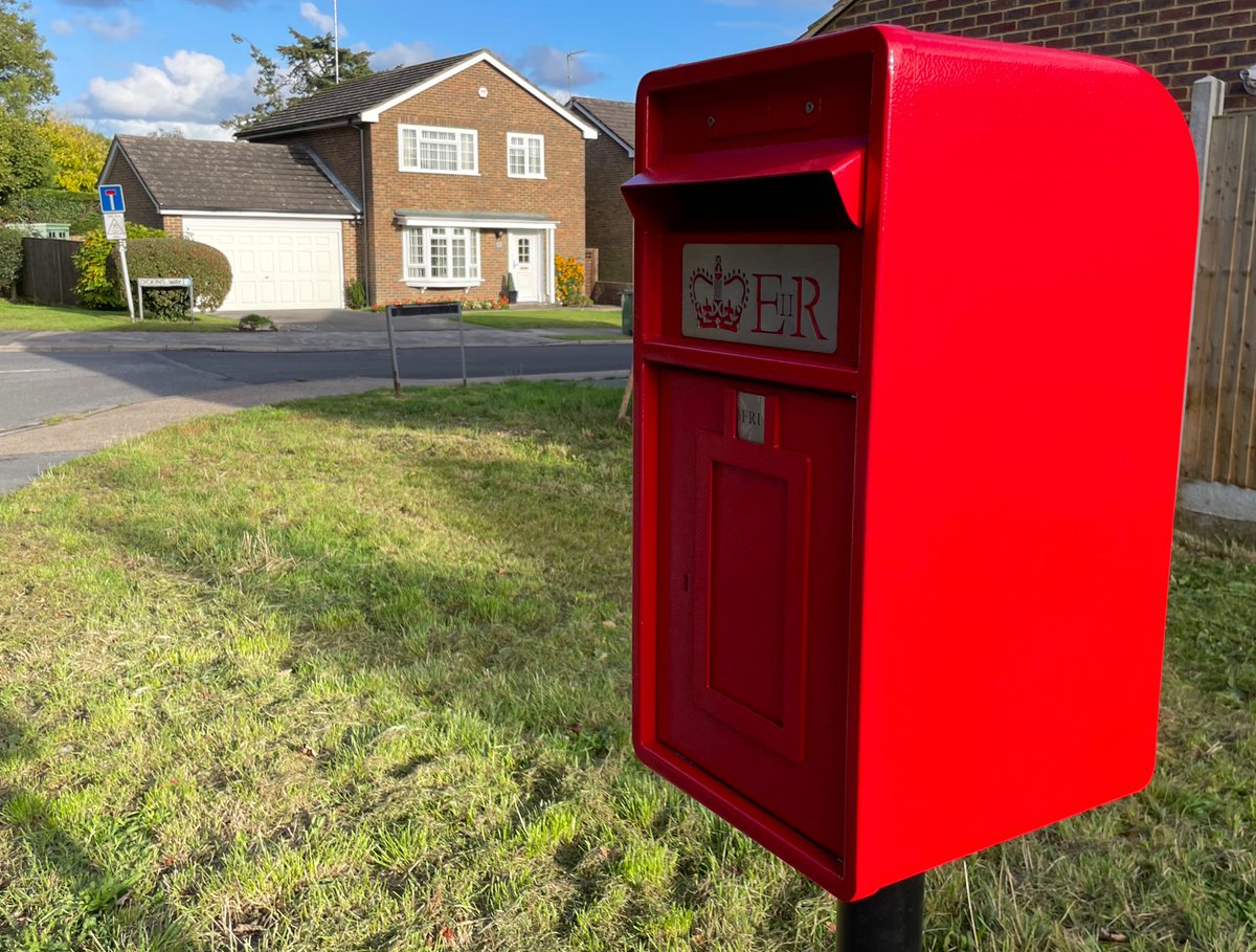 The new postbox has finally been installed on St. Leonard’s Road at Dickens Way.

This serves as a replacement for the decommissioned pillarbox outside the old post office near Tesco at Brighton Road.

Thanks to our Clerk who has been chasing this for months!