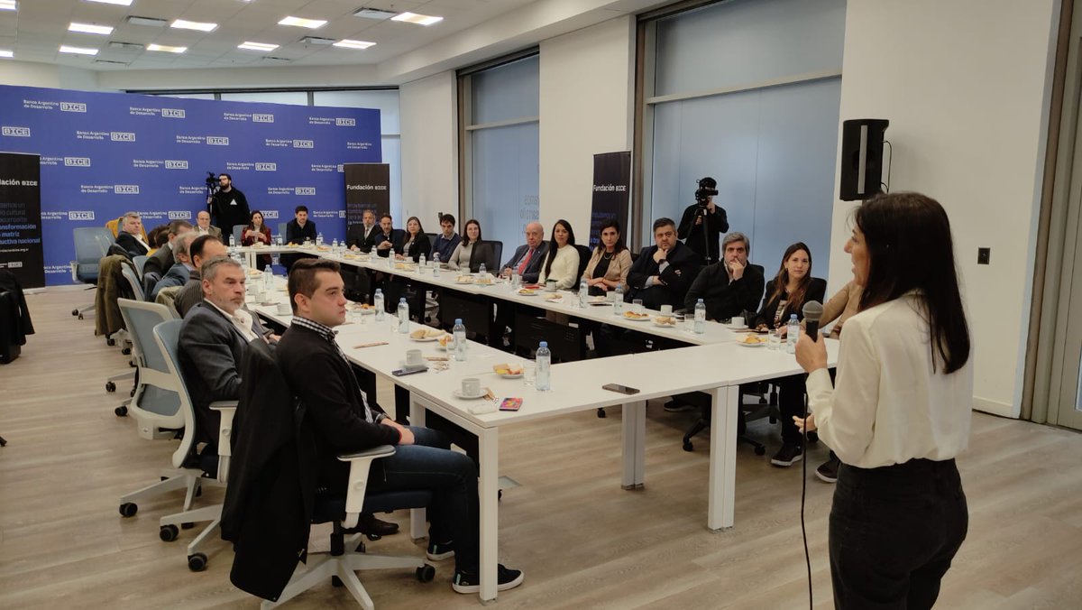 Fundación BICE convocó a un desayuno de trabajo sobre economía social y circular a cargo de la experta Lorena Núñez. Participaron el presidente de la Fundación, Carlos Brown; la vicepresidenta <a href="/CarlabPitiot/">Carla Pitiot</a>; y el tesorero <a href="/Maggiojulian_/">Julian Maggio</a> 
<a href="/bice_arg/">BICE</a>