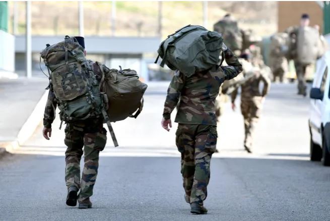 La Montagne Corrèze (@montagnecorreze) on Twitter photo Ils considèrent qu'on les empêche de quitter l'armée, de jeunes engagés au 126e RI de #Brive dans l'angoisse #Correze  lamontagne.fr/brive-la-gaill… Ils considèrent qu'on les empêche de quitter l'armée, de jeunes engagés au 126e RI de #Brive dans l'angoisse #Correze  lamontagne.fr/brive-la-gaill…