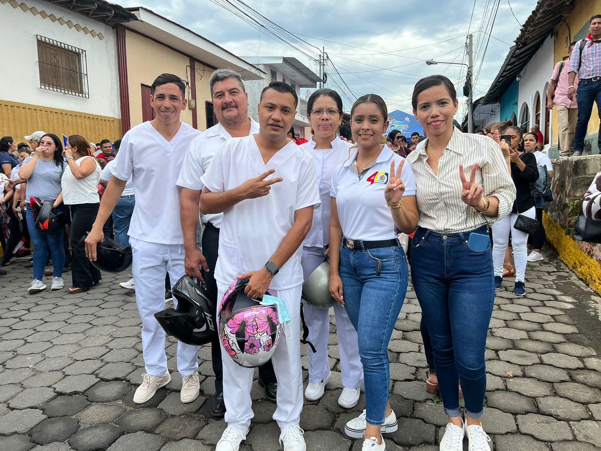 UVMarcosSomarri's tweet photo. "He decidido ser yo él que inicie el principio del fin de esa tiranía” 

Rigoberto López Peréz, Símbolo de amor, valentía y patriotismo ¡PRESENTE! ✊🏻 ❤️🖤

Desde #LeónRevolución se realizó entrega de flores y guardia de honor en la casa cuna cultural Rigoberto. https://t.co/TtNOLzjIbQ